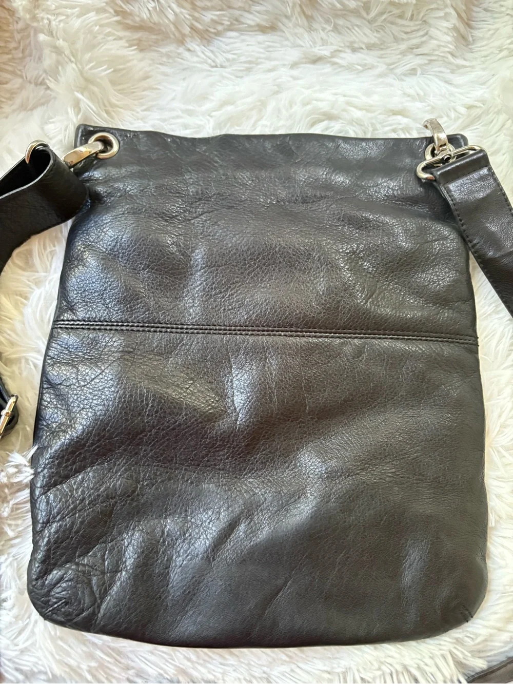 margot sleek black